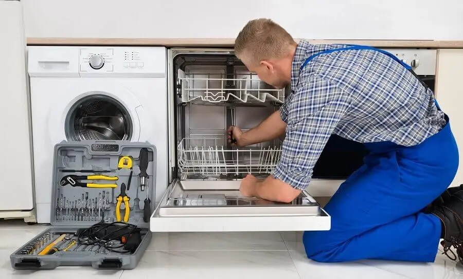 Taraklı Protherm servisi teknisyen ekibi beyaz eşya tamiri yaparken